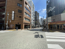 付近の麻布十番商店街