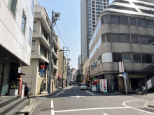 スギタビル前面の通り