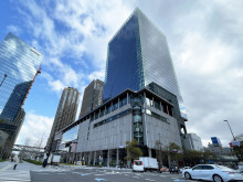 向かいにあるグランフ