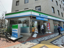 近くのファミリーマー