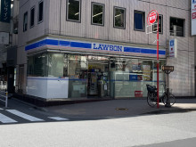 徒歩2分のローソン 