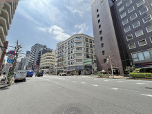 三栄ビル前面通り