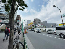 三辰ビル前面の通り