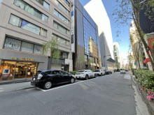 上一ビルディング前面