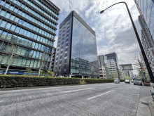 紅萌ビル前面の新大橋