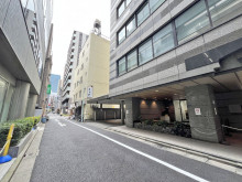 茅場町第2平和ビル前