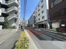 コア本郷ビル前面の通り