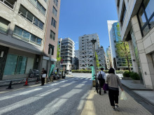 穂積ビル前面の通り