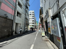 松岡ビル前面の通り