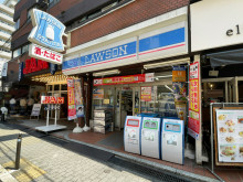 同じ通りにあるローソ