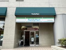 付近のファミリーマー