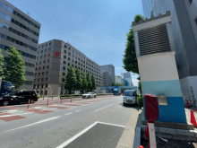 合人社江戸日本橋ビル前面の通り