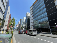 仙丈ビル前面の外苑東