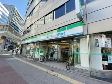 付近のファミリーマー