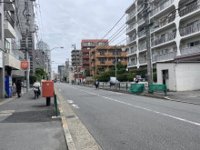 ベスト用賀前面の通り