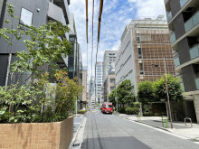 ASOOM新橋前面の