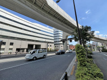 シモモトビル前面の山