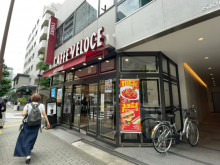 徒歩1分のカフェ・ベ