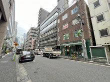 八丁堀サード前面の通