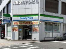 同じ通りにあるファミ