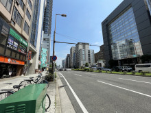 みのるビル前面の通り