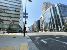 NSビル前面の通り