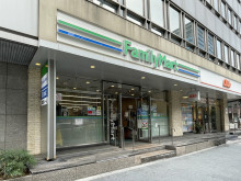 付近のファミリーマー