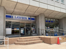 向かいのローソン 横