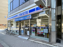 同じ通りにあるローソ