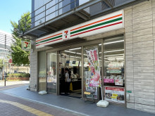 至近のセブン-イレブン ハートイン ヴィアイン新大阪正面店