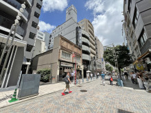 文銭堂ビル前面の神田