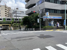 CATビル前面の通り