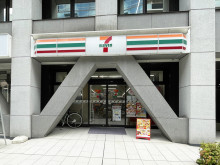 同じ通りにあるセブン