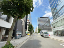 ビル皿井前面の通り