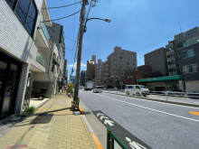 白居ビル前面の通り