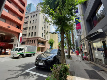 明和ビル前面の通り