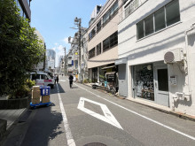 アートビル前面の通り