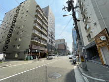 サンライズビル前面の