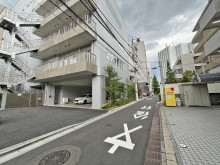 松栄ビル前面通り