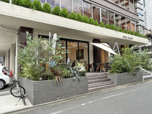 徒歩2分のバイロンベ