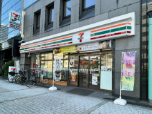 付近のセブン-イレブ