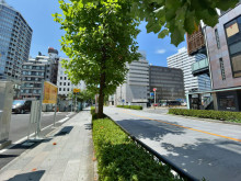 日総第8ビル前面の通