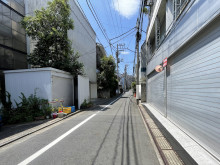 久保ビル前面の通り