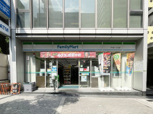 付近のファミリーマー