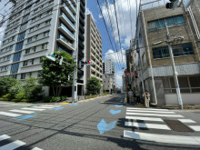 サン・クロレラビル前