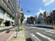 日建ビル前面の通り