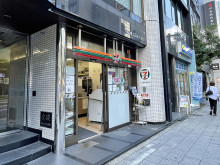 並びのセブン-イレブ