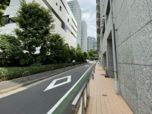 ウィン青山前面の通り