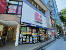 徒歩4分のココカラフ