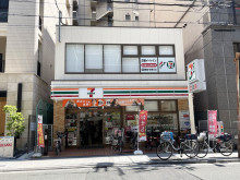 斜め向かいにあるセブ